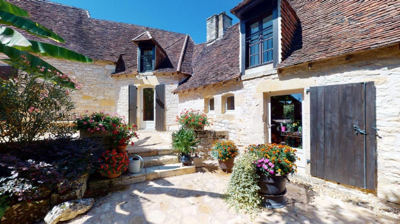 Demeure Du Vallon - Chambres D'Hotes De Charme Azerat Exterior photo