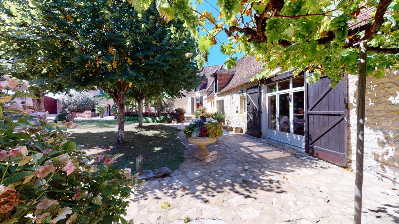 Demeure Du Vallon - Chambres D'Hotes De Charme Azerat Exterior photo