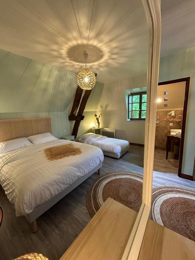 Demeure Du Vallon - Chambres D'Hotes De Charme Azerat Exterior photo