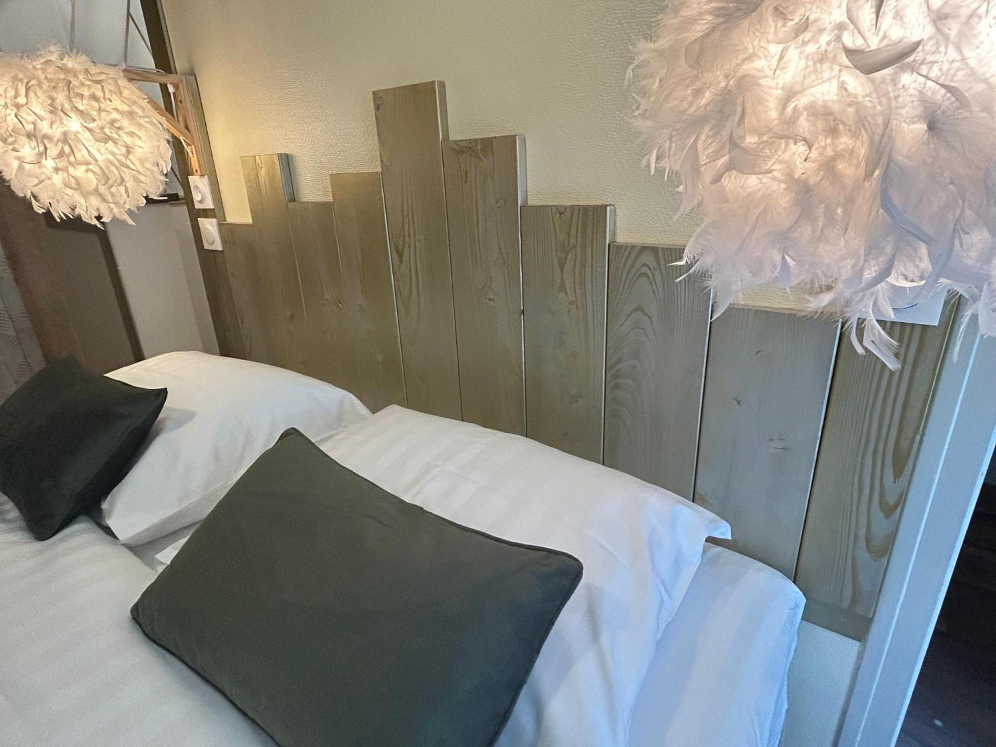Demeure Du Vallon - Chambres D'Hotes De Charme Azerat Exterior photo