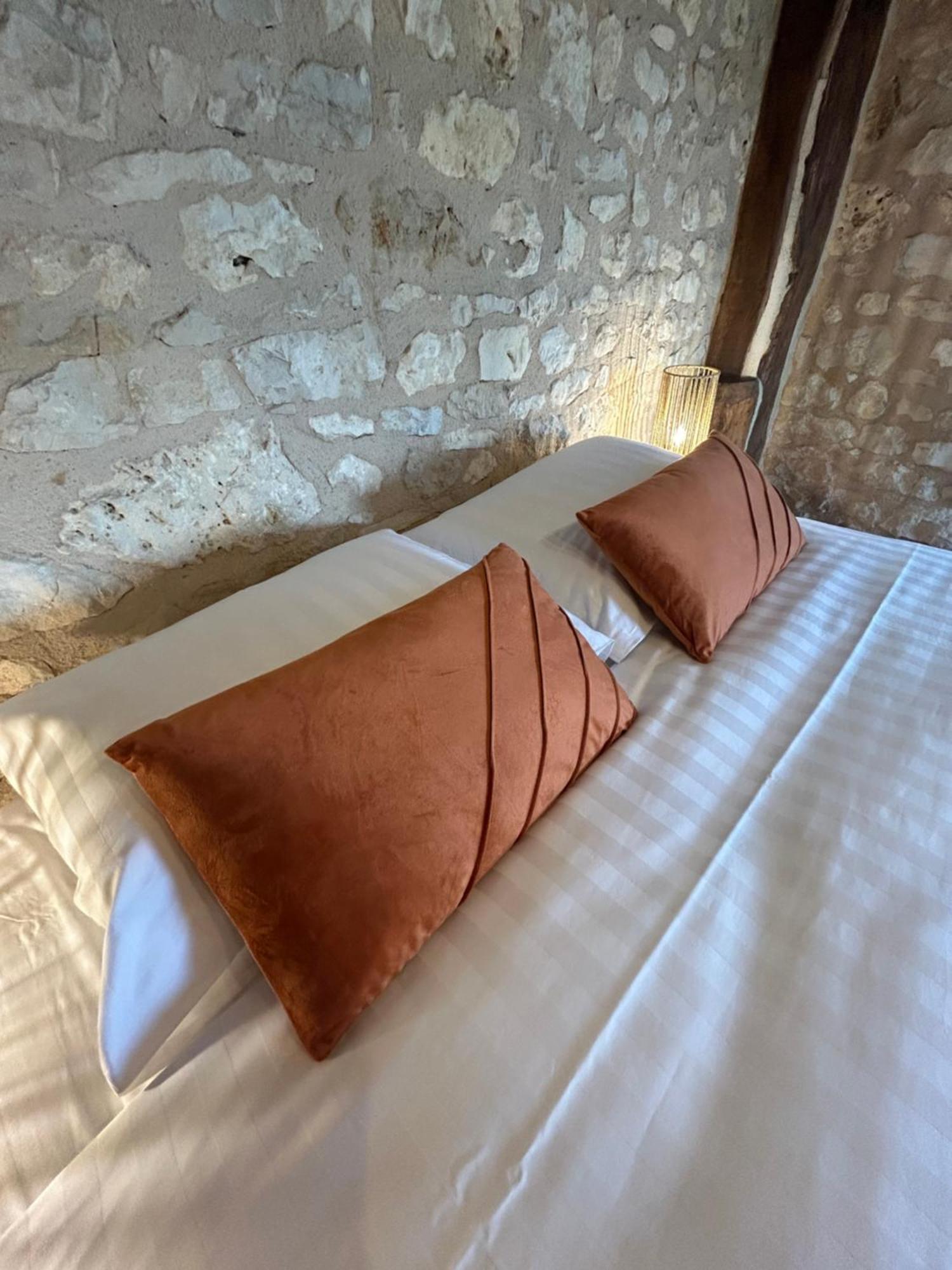 Demeure Du Vallon - Chambres D'Hotes De Charme Azerat Exterior photo