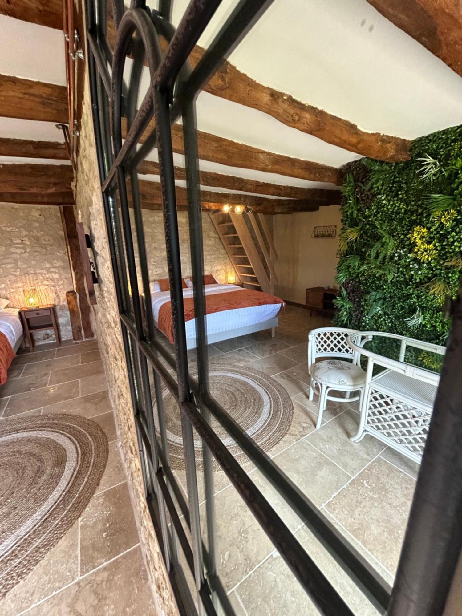 Demeure Du Vallon - Chambres D'Hotes De Charme Azerat Exterior photo